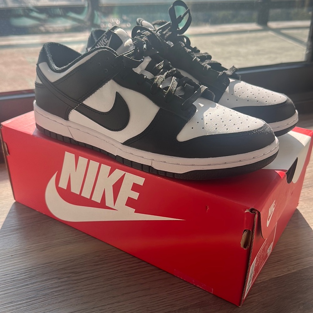 Men’s Nike Dunk Low Panda Size 9 US